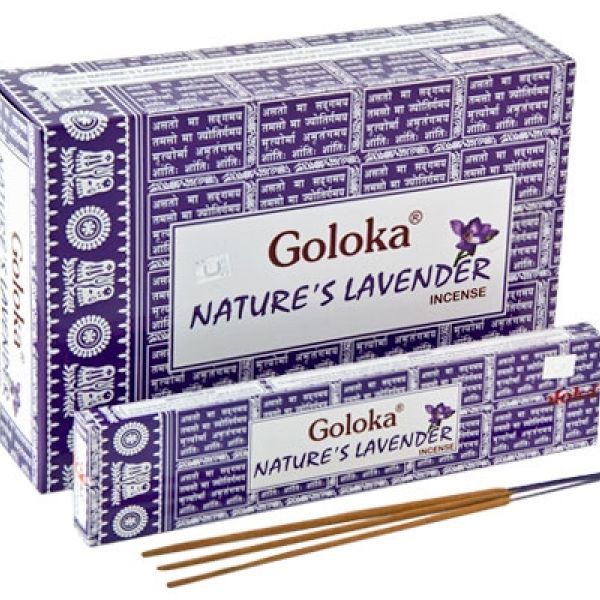 Aromas que Conquistan - 💫 Sahumerios 𝑮𝒐𝒍𝒐𝒌𝒂 💫 Elaborados en India.  Goloka tiene fragancias distintivas y agradables. Es una combinación de  notas amaderadas, orientales y florales que crean un ambiente cálido, suave